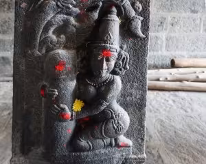 Relief dans le temple Kacchapeśvara à Kanchipuram