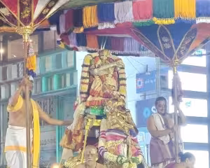 Procession de la déesse Kāmākṣī