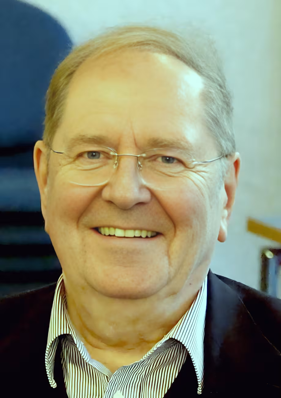 Portrait de Michael Welker, qui sourit à l'appareil photo.